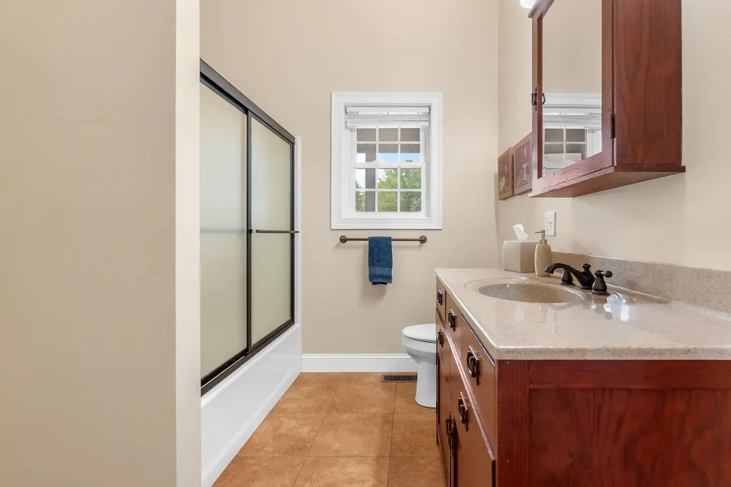 107 Litchfield Road Londonderry NH 03053