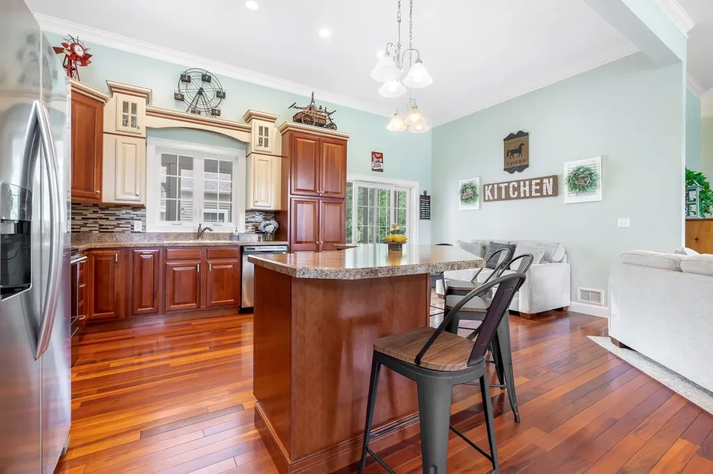 107 Litchfield Road Londonderry NH 03053