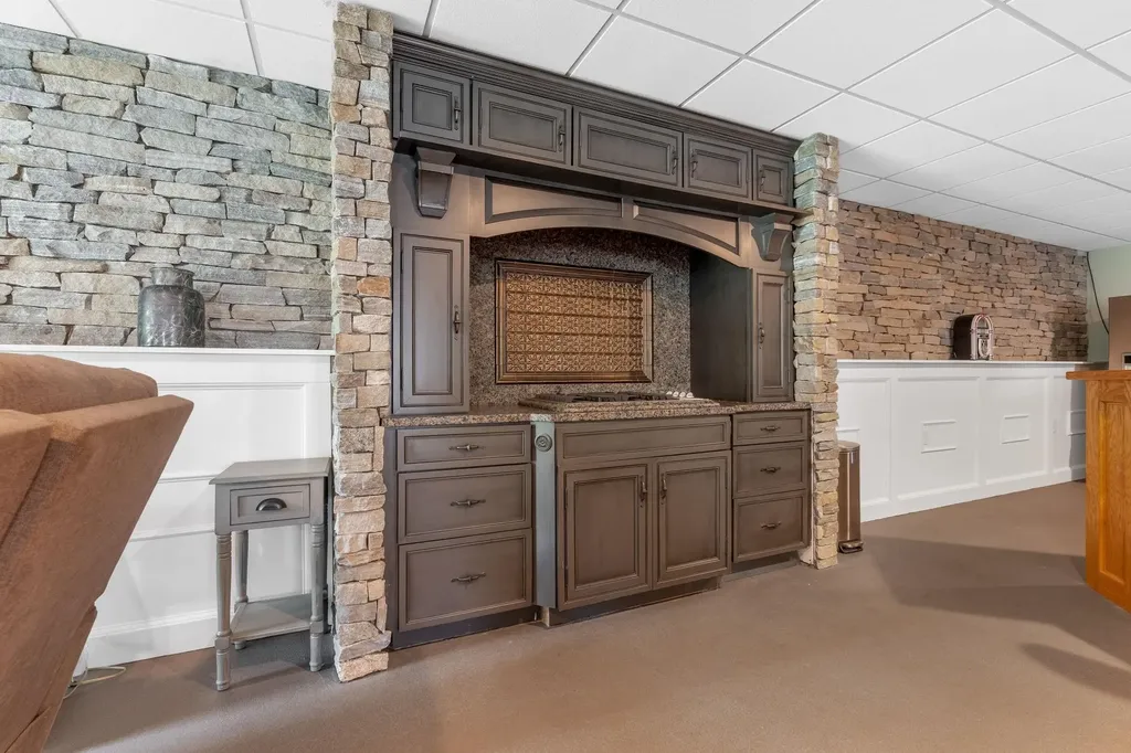 107 Litchfield Road Londonderry NH 03053