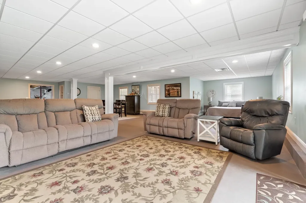 107 Litchfield Road Londonderry NH 03053