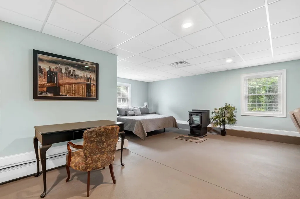 107 Litchfield Road Londonderry NH 03053