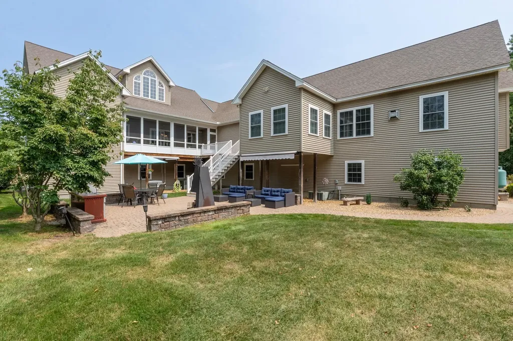 107 Litchfield Road Londonderry NH 03053