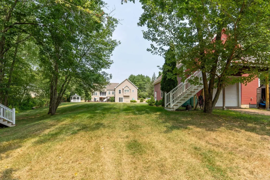 107 Litchfield Road Londonderry NH 03053