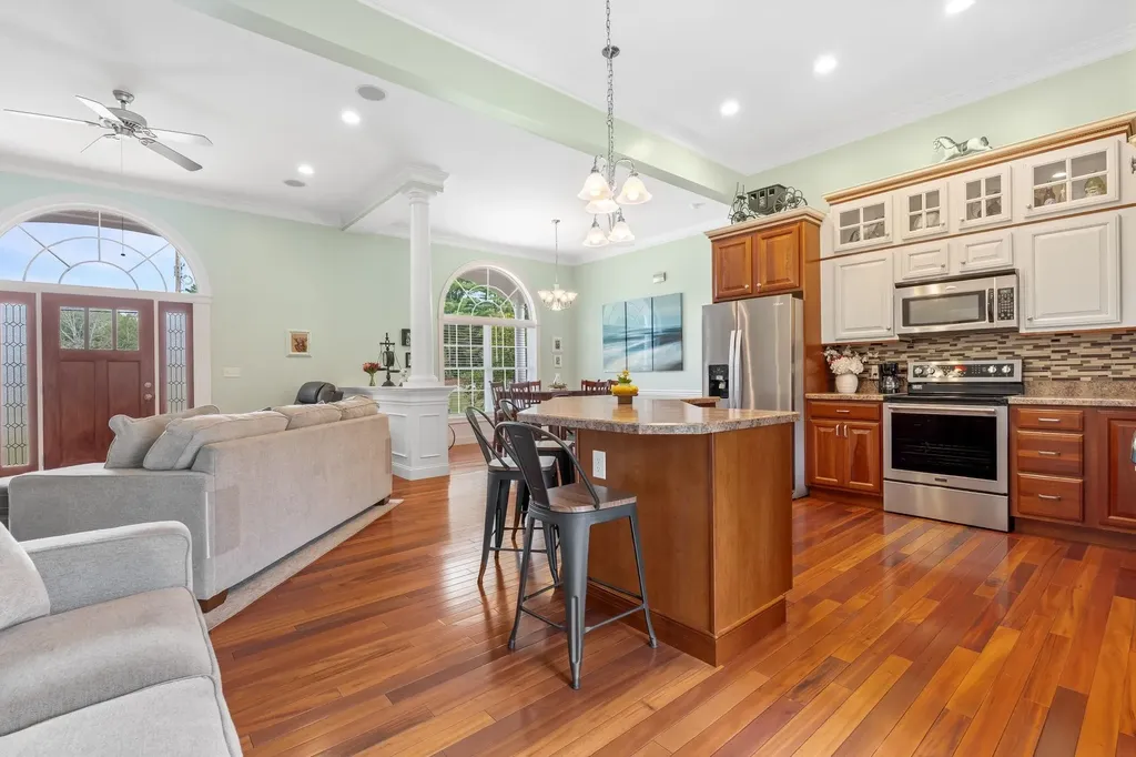 107 Litchfield Road Londonderry NH 03053