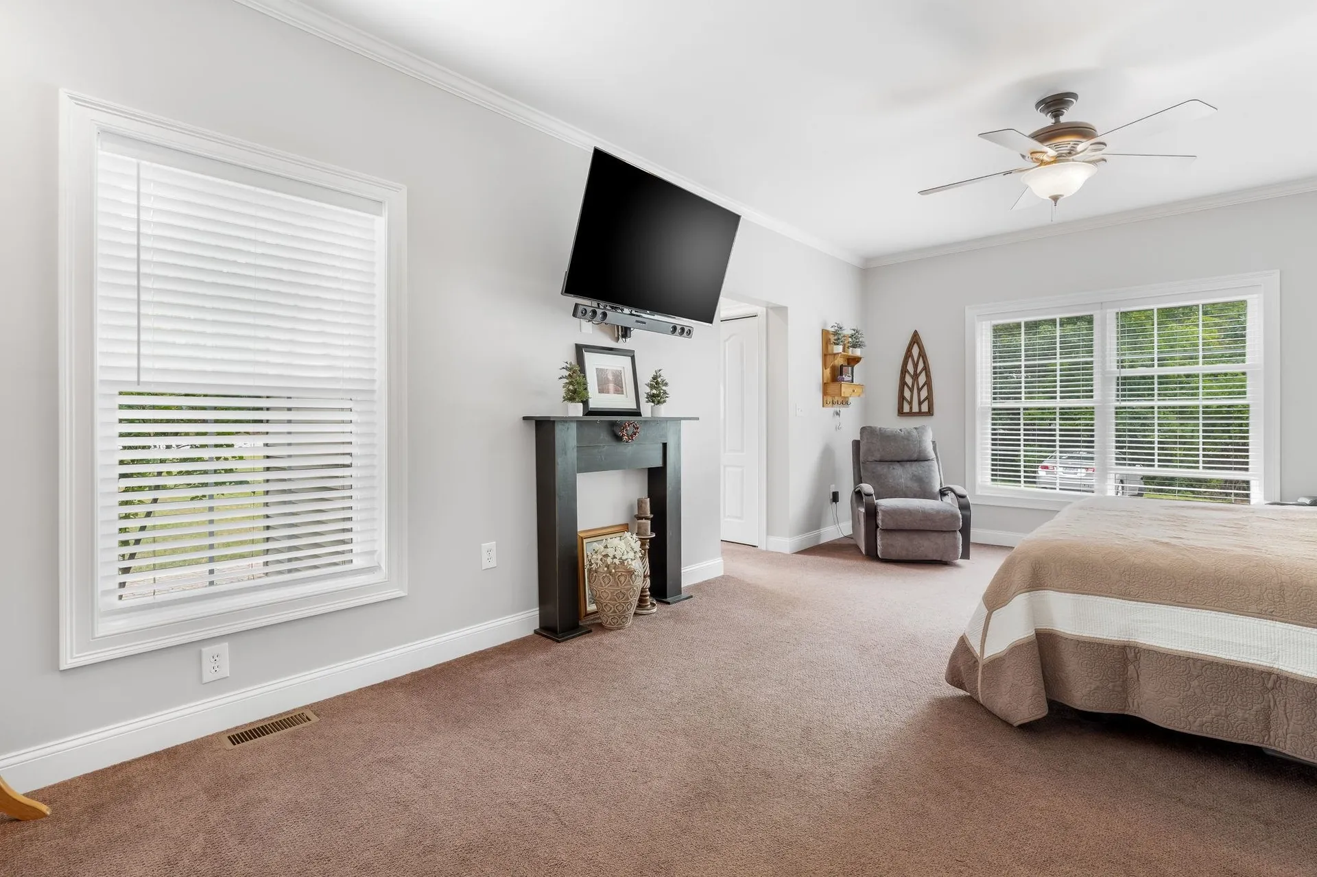 107 Litchfield Road Londonderry NH 03053