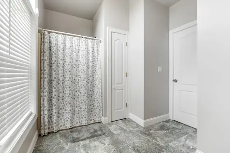 107 Litchfield Road Londonderry NH 03053