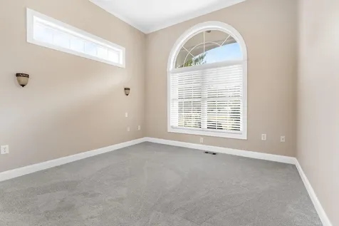 107 Litchfield Road Londonderry NH 03053