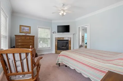 107 Litchfield Road Londonderry NH 03053