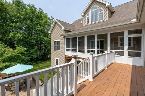 107 Litchfield Road Londonderry NH 03053