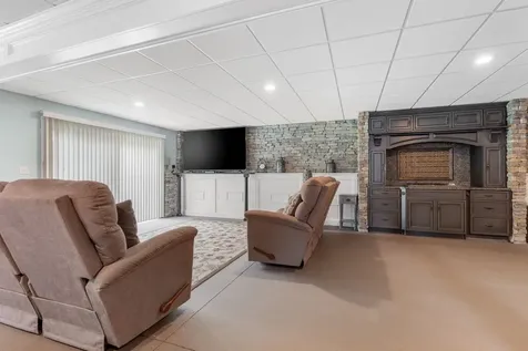 107 Litchfield Road Londonderry NH 03053