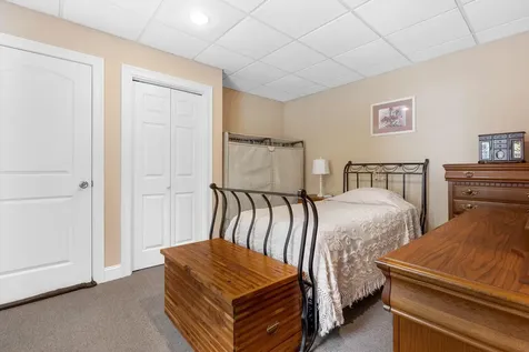 107 Litchfield Road Londonderry NH 03053