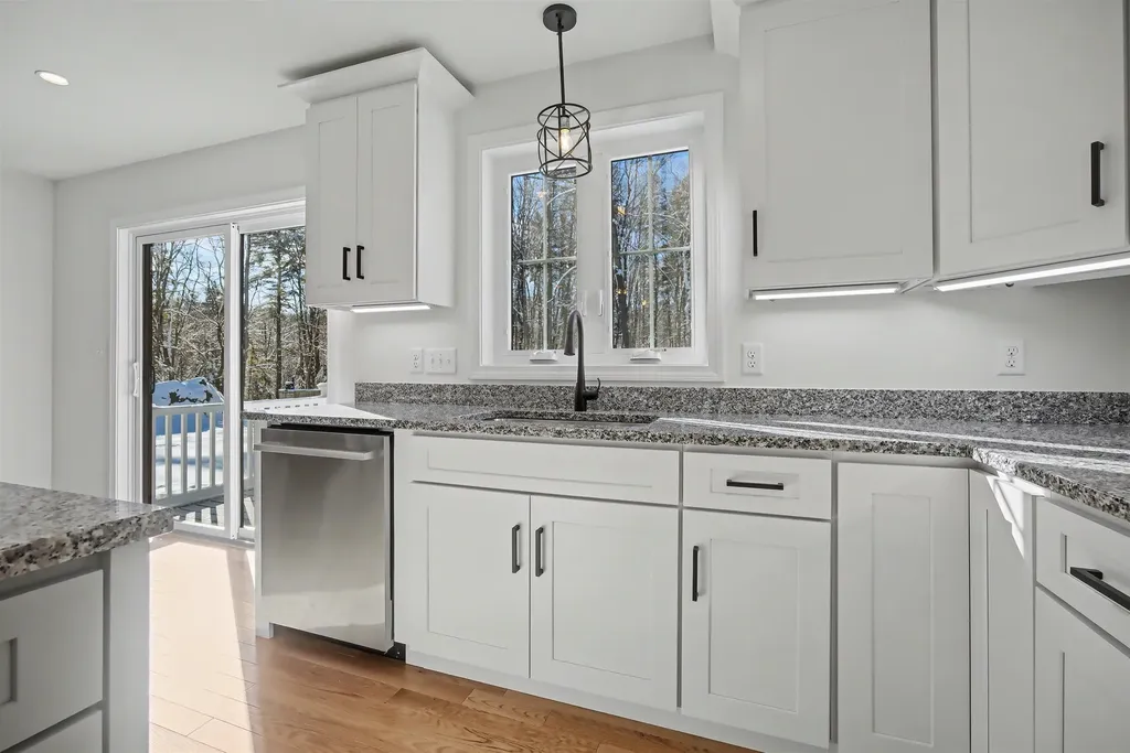 103 Rockingham Road Londonderry NH 03053