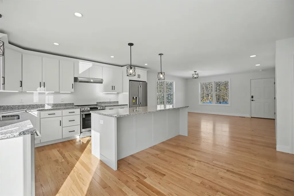 103 Rockingham Road Londonderry NH 03053