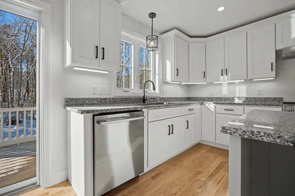 103 Rockingham Road Londonderry NH 03053