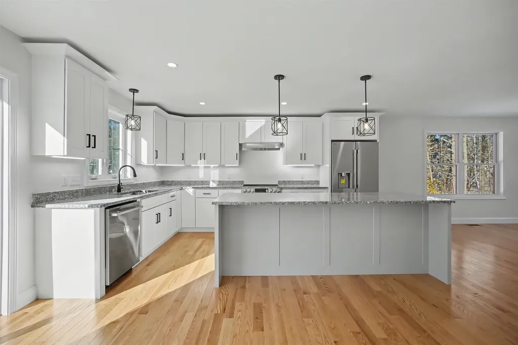 103 Rockingham Road Londonderry NH 03053