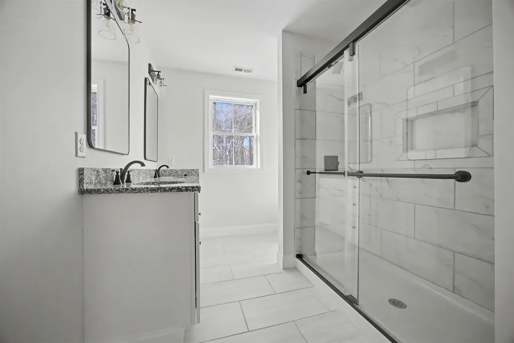 103 Rockingham Road Londonderry NH 03053