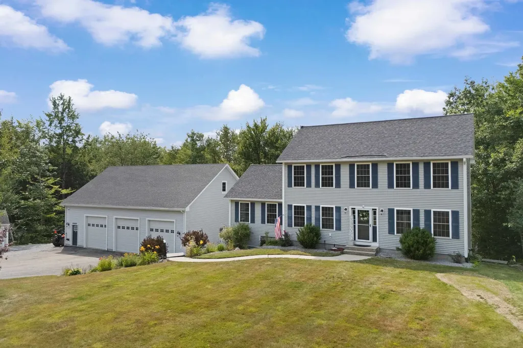 15 Knapton Circle Antrim NH 03440