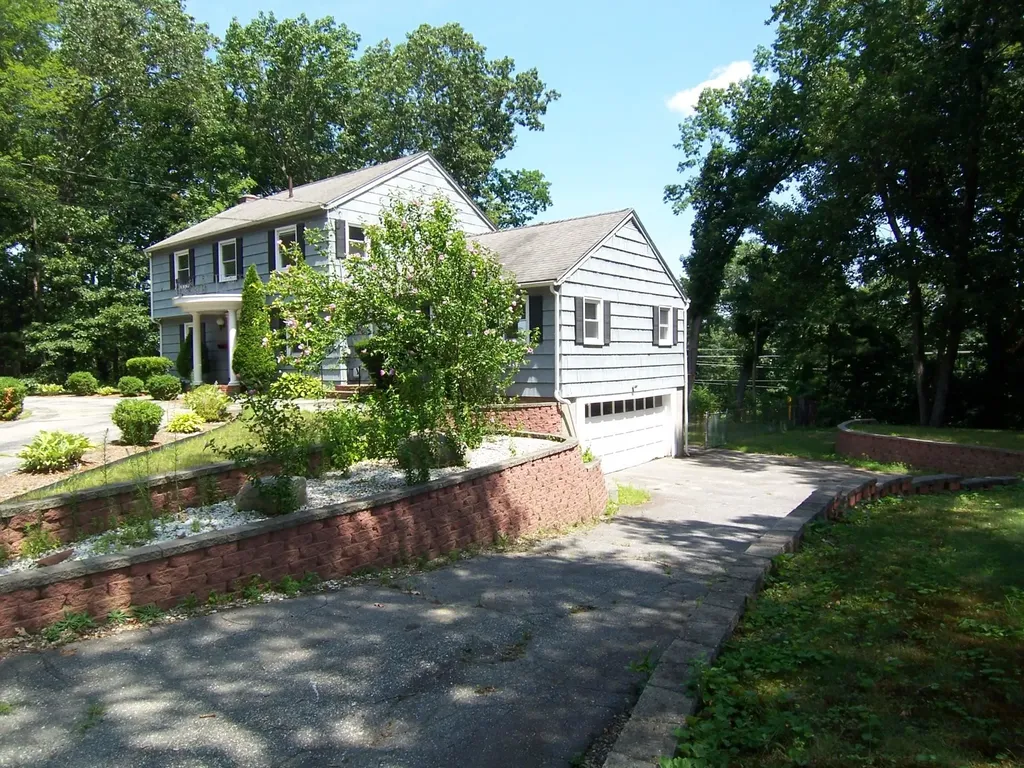 21 Edson Street Nashua NH 03064