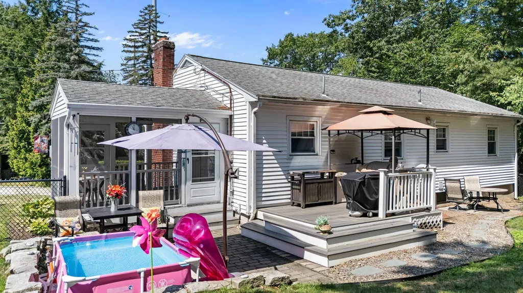 10 Hillcrest Road Salem NH 03079