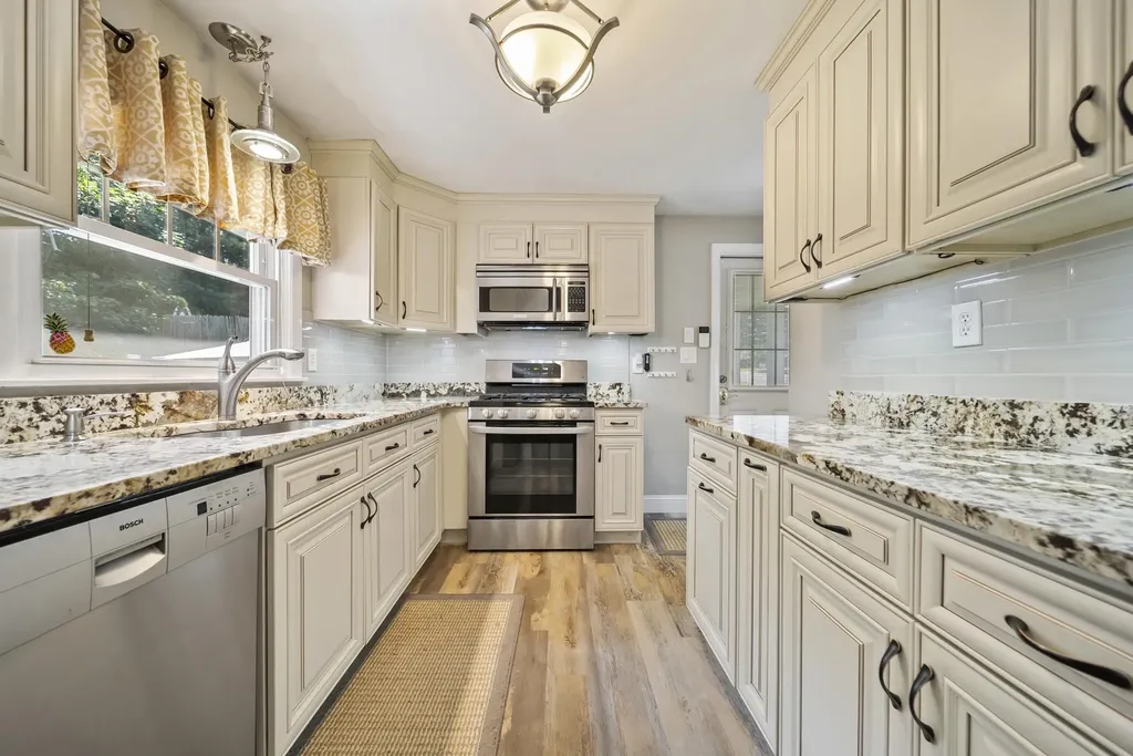 10 Hillcrest Road Salem NH 03079