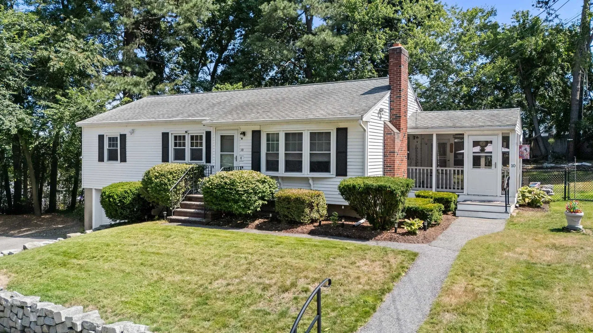 10 Hillcrest Road Salem NH 03079