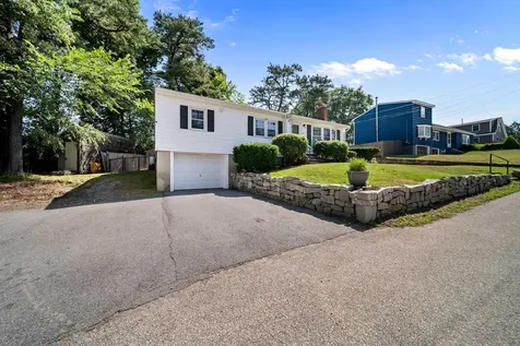 10 Hillcrest Road Salem NH 03079
