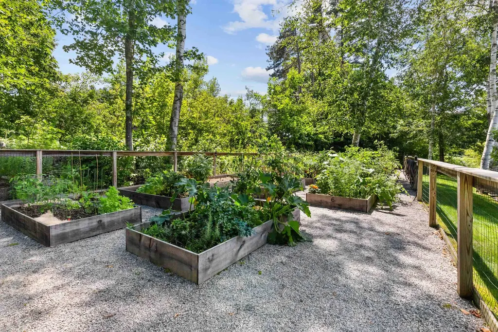 23 Deadreckoning Point Laconia NH 03246