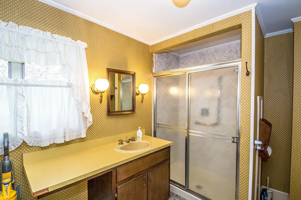 35 Courthouse Drive Guildhall VT 05905