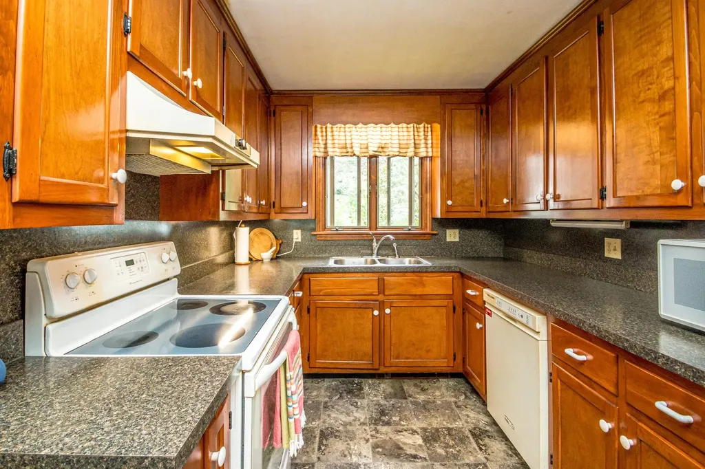 35 Courthouse Drive Guildhall VT 05905