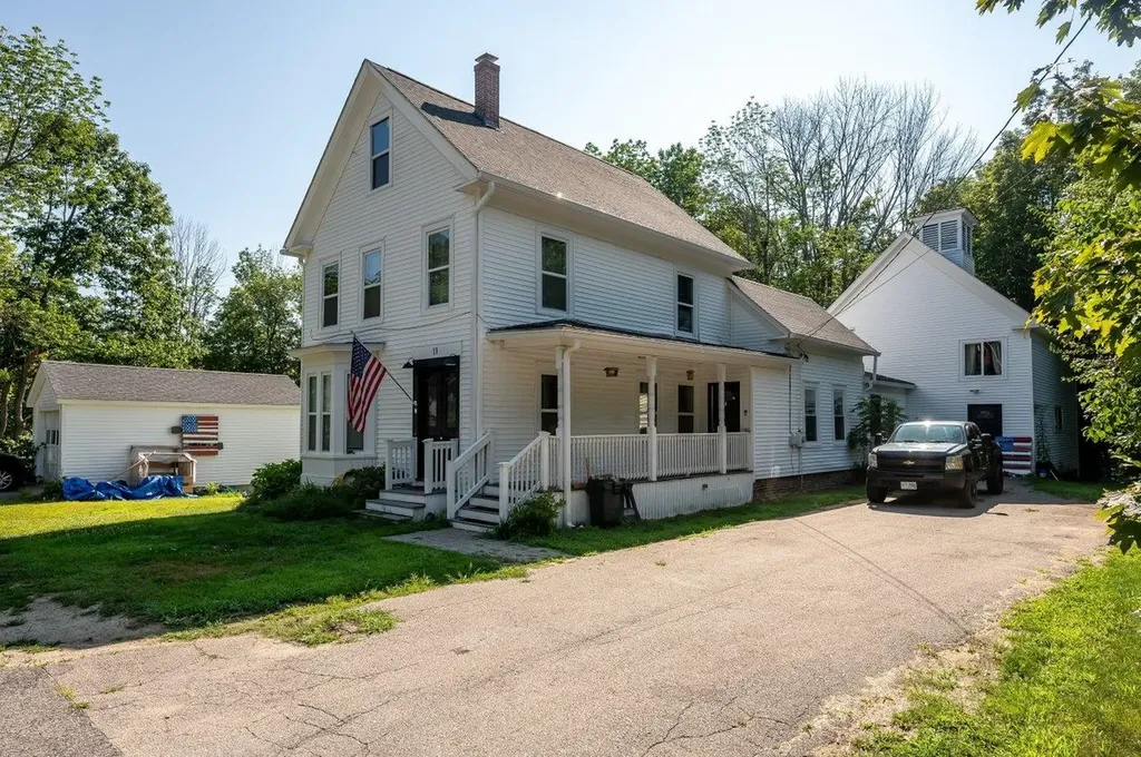 11 Berry Court Farmington NH 03835