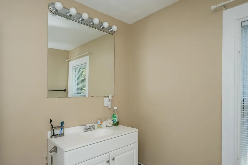 11 Berry Court Farmington NH 03835