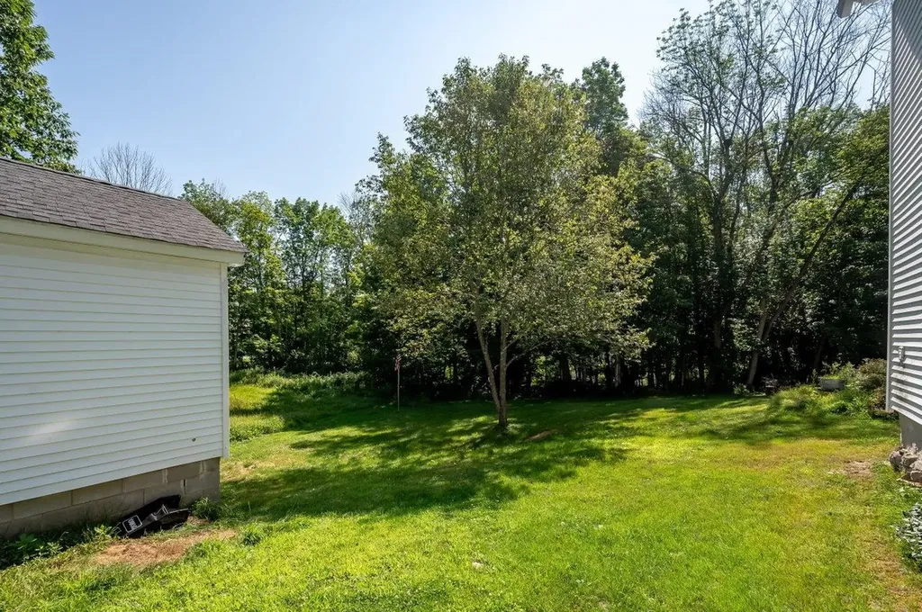 11 Berry Court Farmington NH 03835