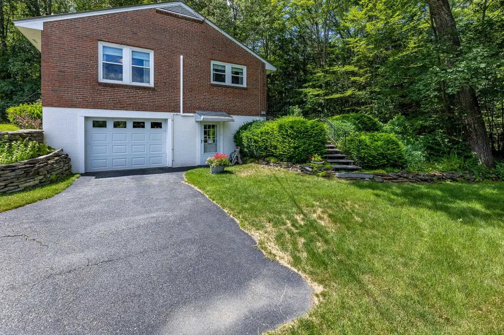 31 Wheatley Street Lebanon NH 03766