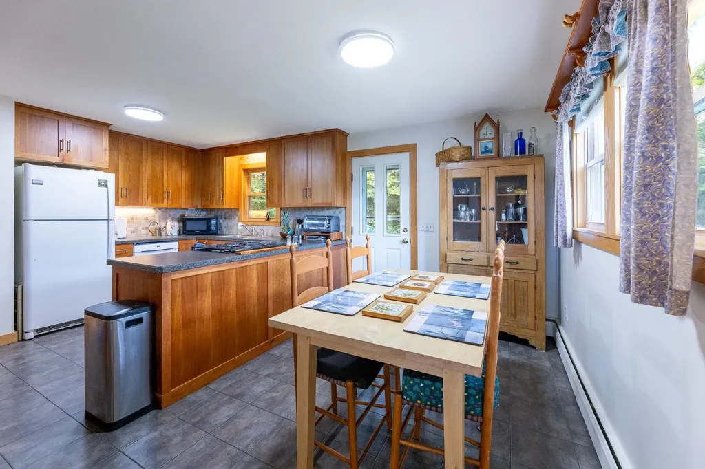 31 Wheatley Street Lebanon NH 03766