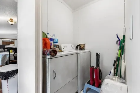 209 Hampstead Road Derry NH 03038