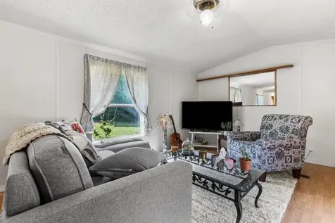 209 Hampstead Road Derry NH 03038