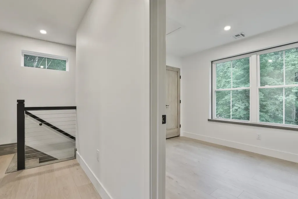 33 Sharon Road Peterborough NH 03458