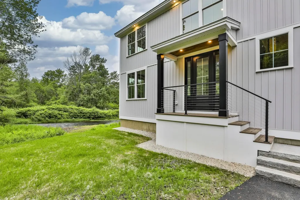 33 Sharon Road Peterborough NH 03458