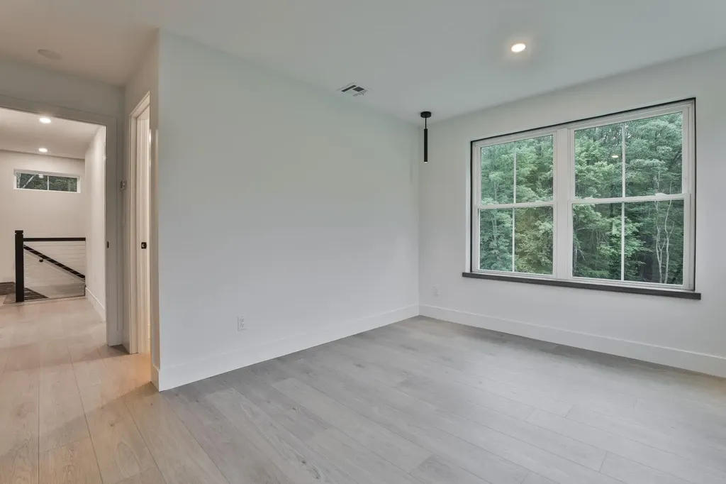 33 Sharon Road Peterborough NH 03458