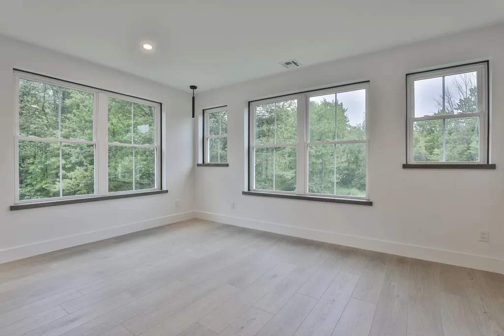 33 Sharon Road Peterborough NH 03458