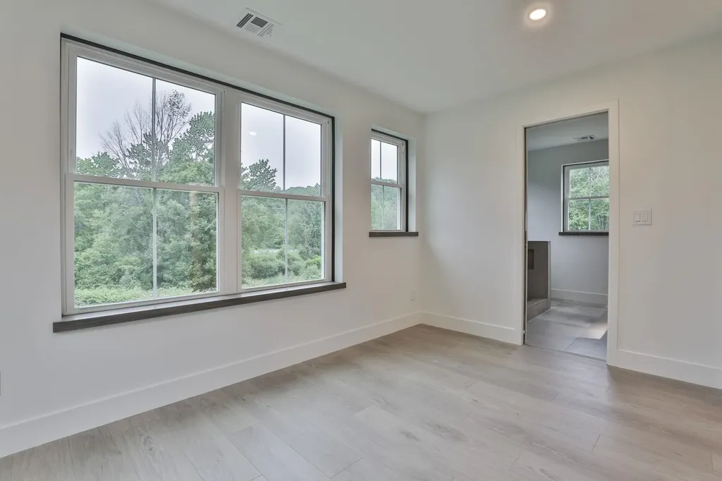 33 Sharon Road Peterborough NH 03458