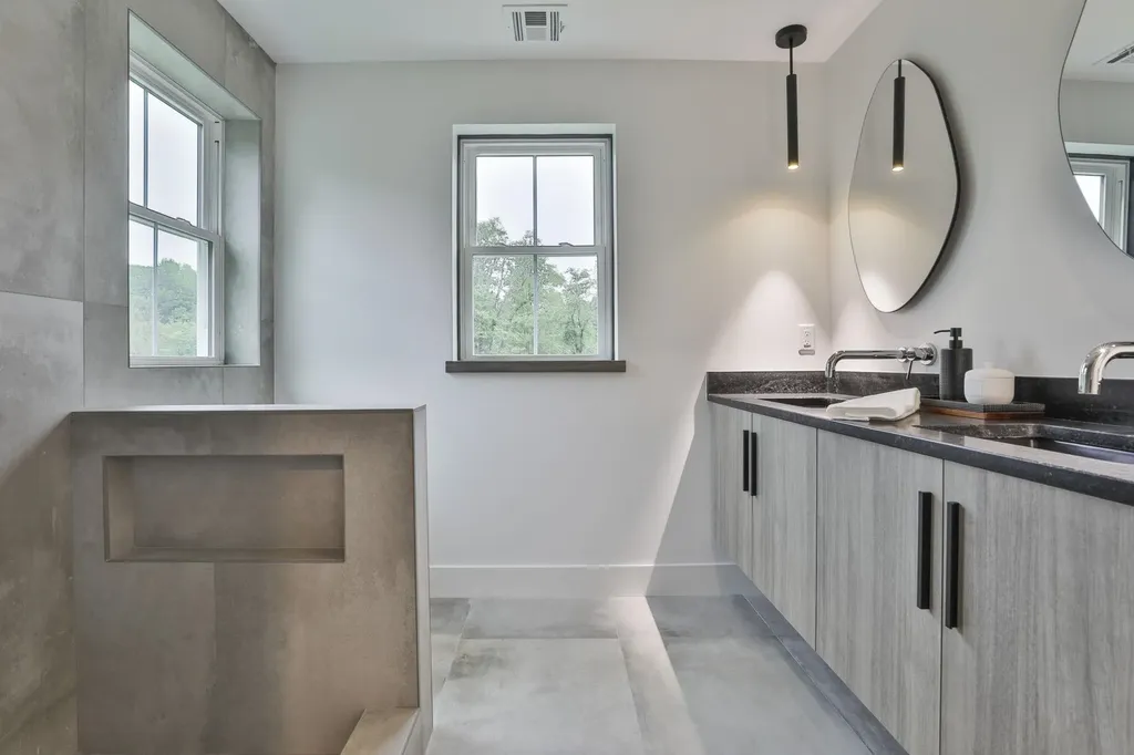 33 Sharon Road Peterborough NH 03458