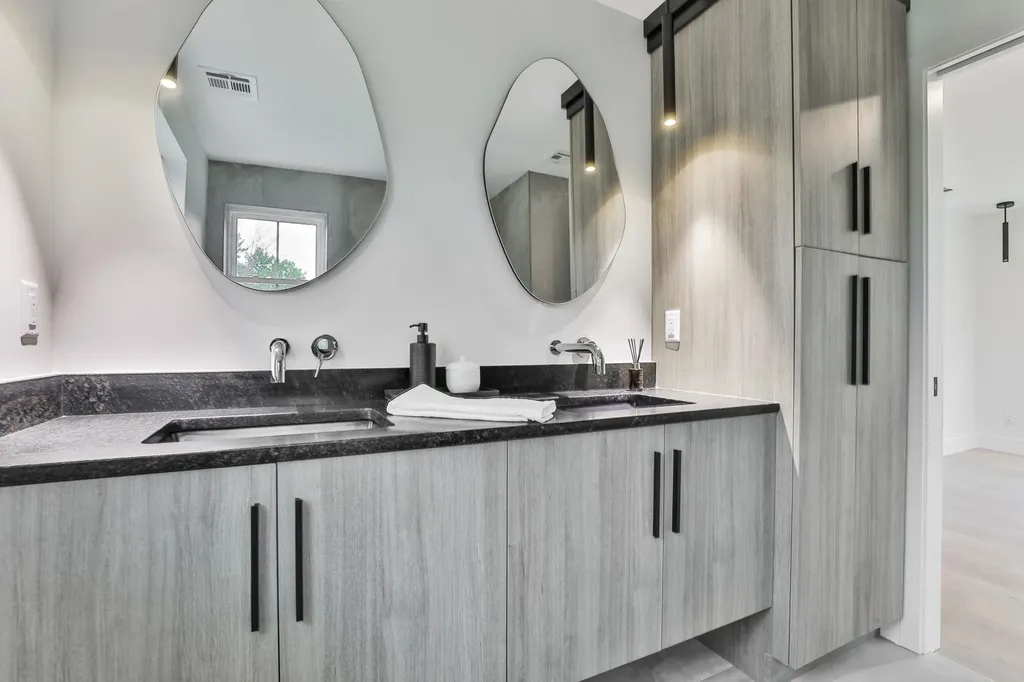 33 Sharon Road Peterborough NH 03458