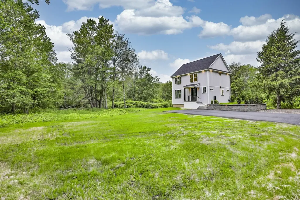 33 Sharon Road Peterborough NH 03458