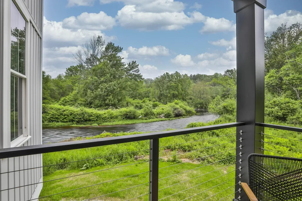 33 Sharon Road Peterborough NH 03458