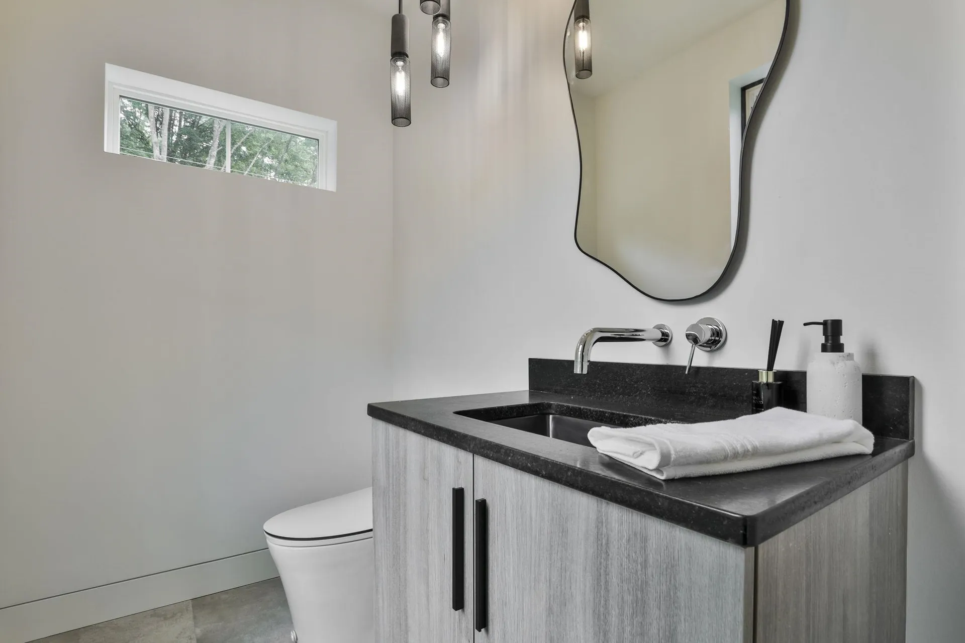 33 Sharon Road Peterborough NH 03458