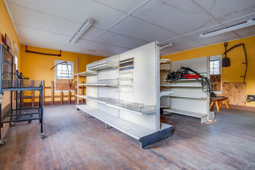 184 Vt 5a Burke VT 05871