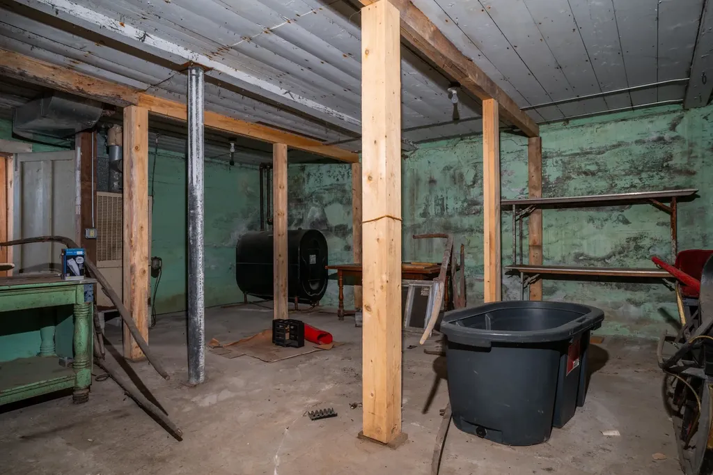 184 Vt 5a Burke VT 05871