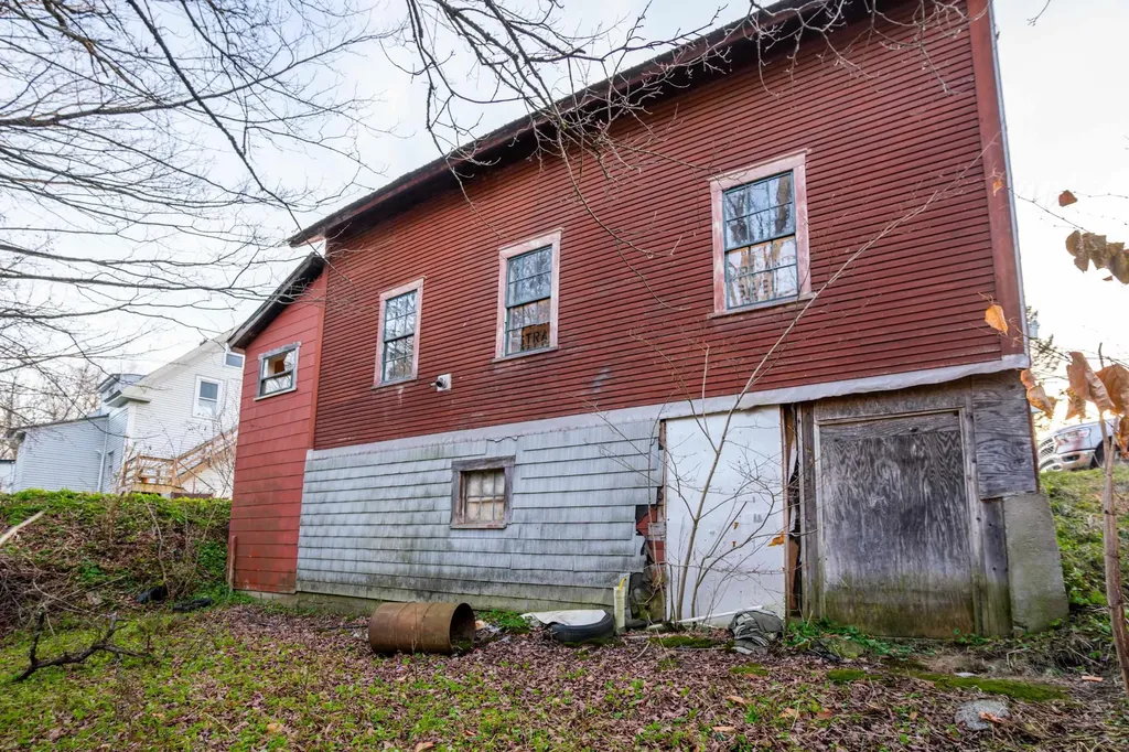 184 Vt 5a Burke VT 05871