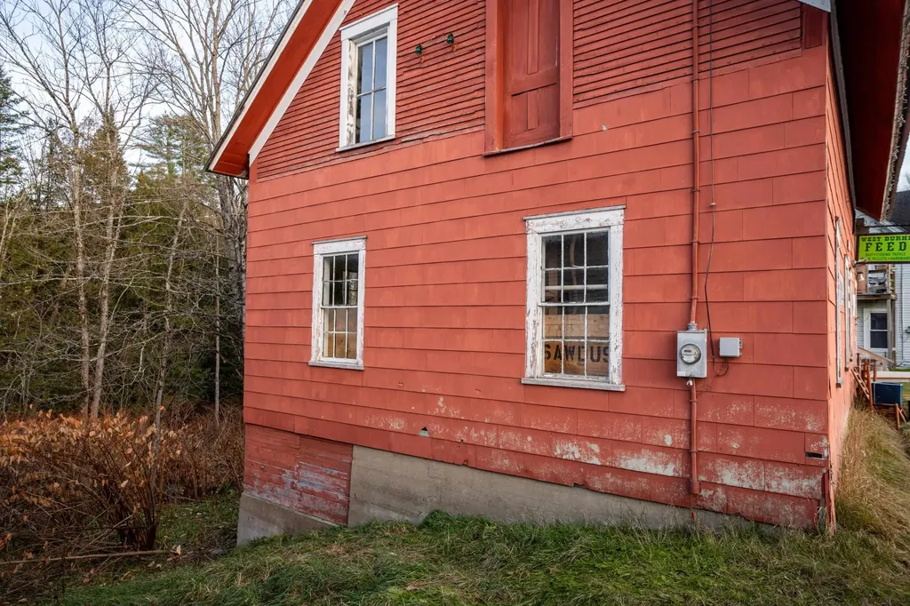 184 Vt 5a Burke VT 05871